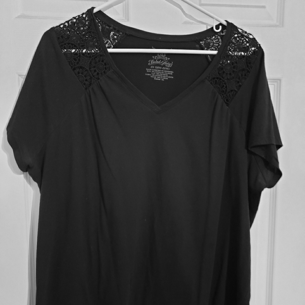 Black Tee